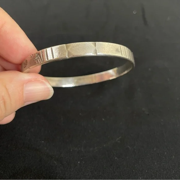 Vintage Mid-Century North African Silver Bangle Bracelet - Picture 5 of 9